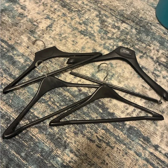 Assorted Plastic Hangers - Picture 3 of 3